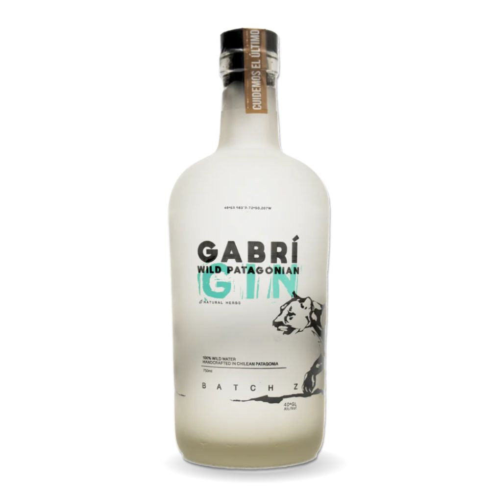 Botella de Gin Gabrí Wild Patagonia 750cc, gin artesanal chileno elaborado con frutos rojos, lemongrass y cilantro.