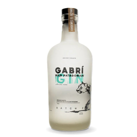 Botella de Gin Gabrí Wild Patagonia 750cc, gin artesanal chileno elaborado con frutos rojos, lemongrass y cilantro.